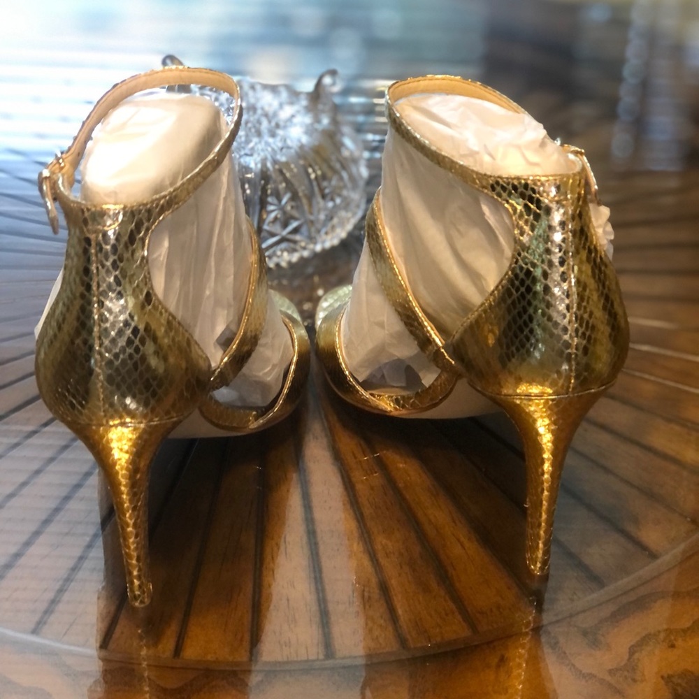 Marc Fisher NWOB Women's Gold Strap heel 9 M